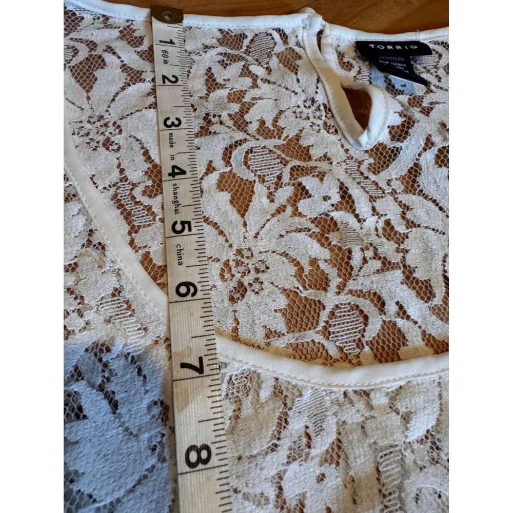 Torrid Lace Overlay Top Size 3 Ivory Floral Sheer Overlay Romantic Boho - Picture 8 of 8